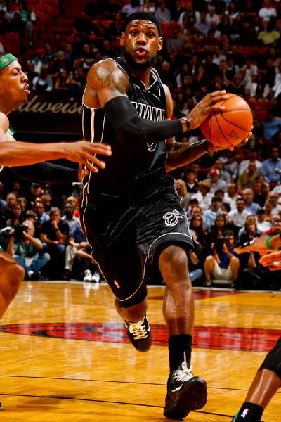 关于热火交锋挑战极限，赛场无法停歇！的信息