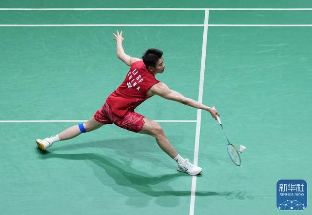 马来西亚选手在羽毛球比赛中斩获胜利