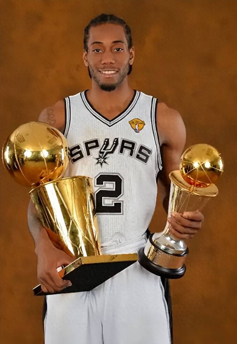 美国篮球巨星在全明星赛上一决胜负,各显神通的简单介绍 美国篮球巨星在全明星赛上一决胜负,各显神通的简单介绍