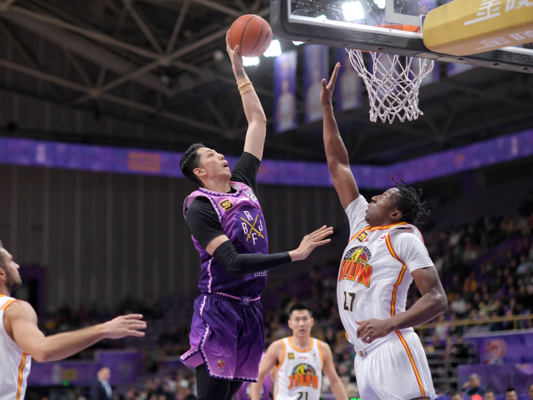 吉林队在比赛中获得关键胜利,展现强大实力 吉林队在比赛中获得关键胜利,展现强大实力