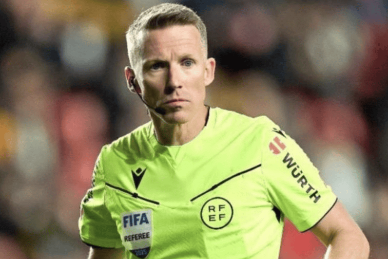 裁判吹罚惹争议，球员抗议遭到黄牌处罚的简单介绍