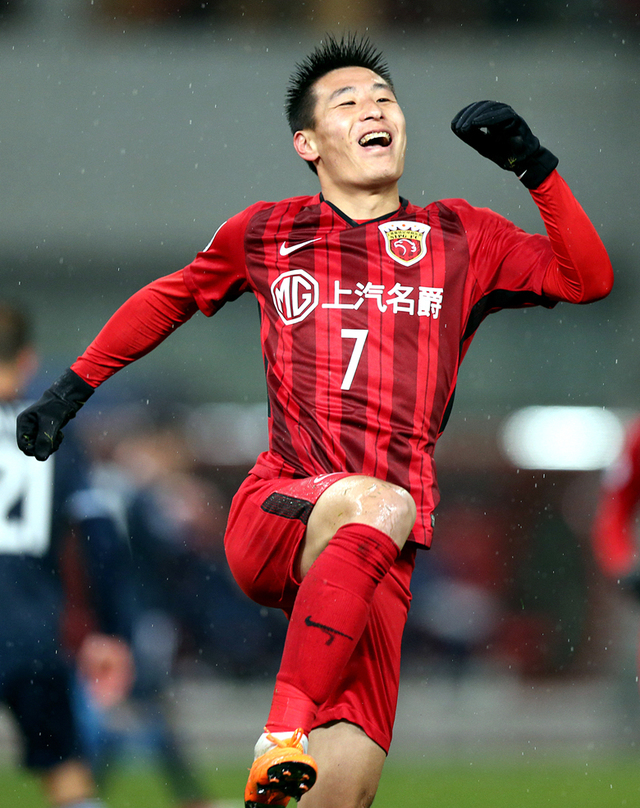 关于上港一胜保榜首，武磊上演帽子戏法的信息